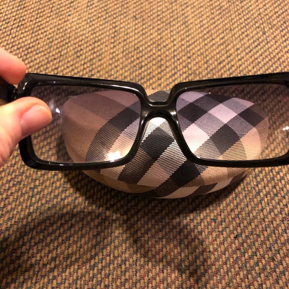 Burberry Black Sunglasses And Case - Picture 3 of 8